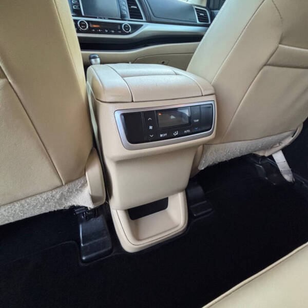 2018 Toyota Highlander LE