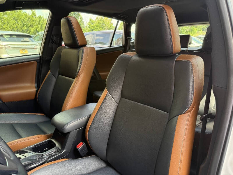 2017 Toyota RAV4 SE