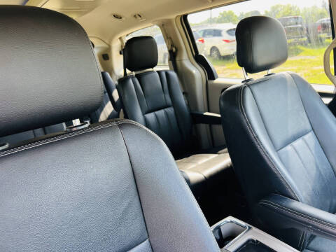 2012 Chrysler Town and Country Touring