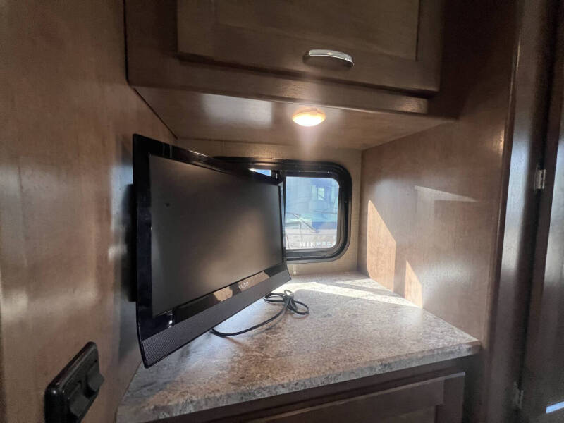 2019 Winnebago Outlook
