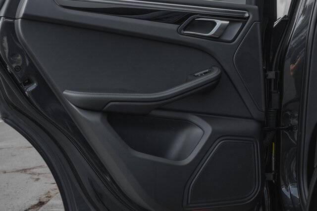 2023 Porsche Macan T