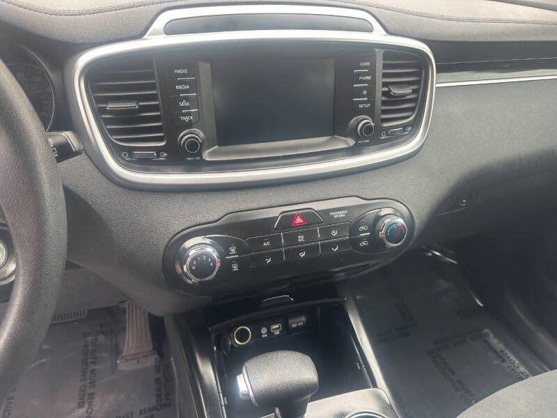 2019 Kia Sorento LX