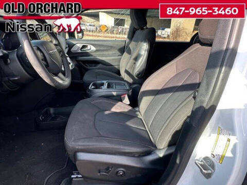 2024 Chrysler Pacifica Touring