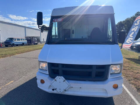 2014 Isuzu UTILIMASTER VAN