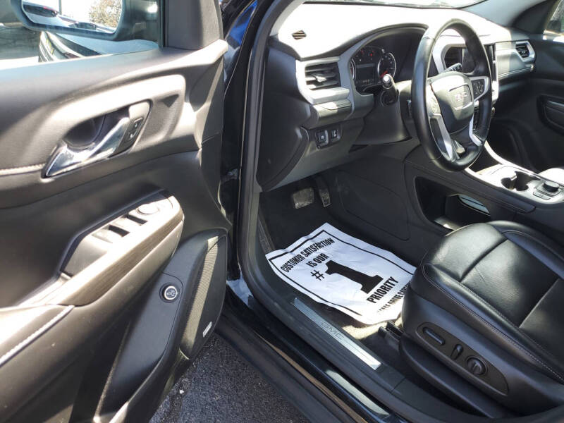2023 GMC Acadia SLT