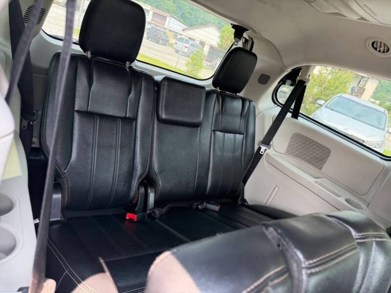 2012 Chrysler Town and Country Touring