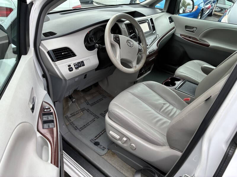 2013 Toyota Sienna XLE 7-Passenger