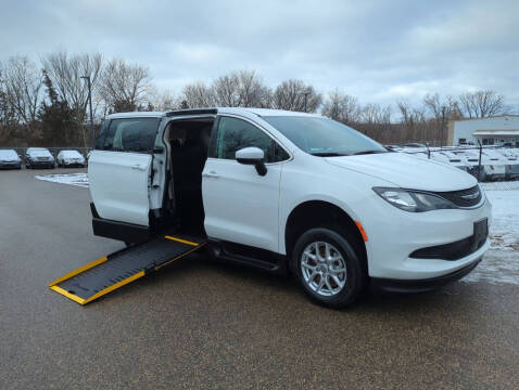 2023 Chrysler Voyager LX
