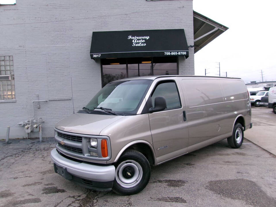2001 Chevrolet Express Base's photo
