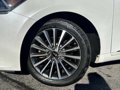 2017 Kia Cadenza Premium