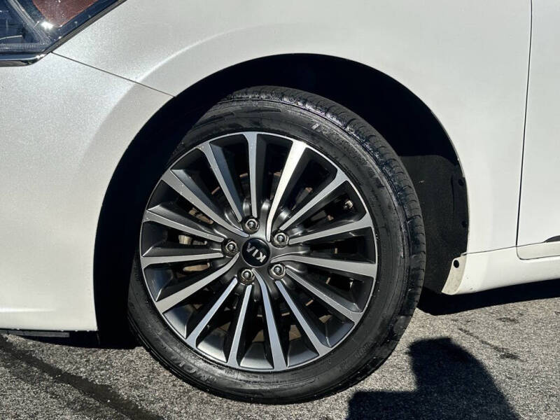 2017 Kia Cadenza Premium