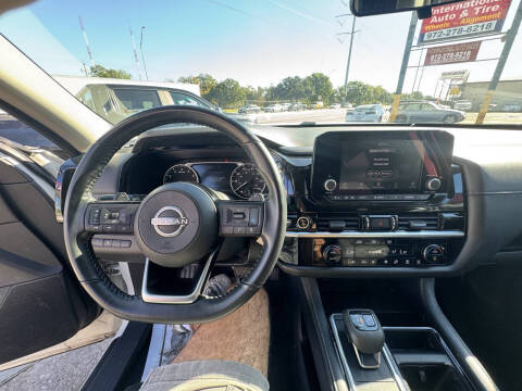 2022 Nissan Pathfinder SV