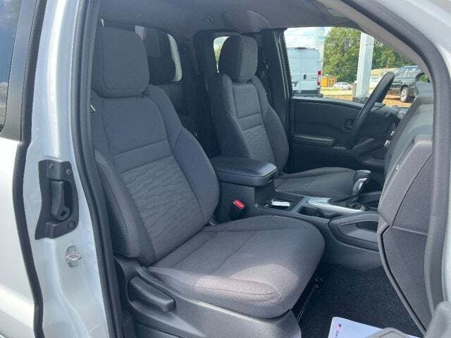 2023 Nissan Frontier 13