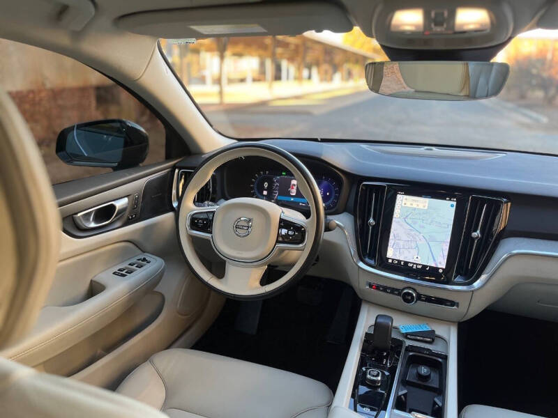 2024 Volvo S60 B5 Plus Dark Theme