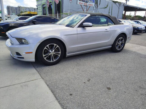 2013 Ford Mustang for sale at INTERNATIONAL AUTO BROKERS INC in Hollywood FL