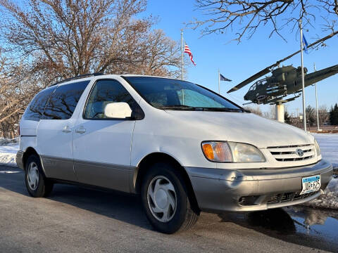 2002 Toyota Sienna for sale at Every Day Auto Sales in Shakopee MN