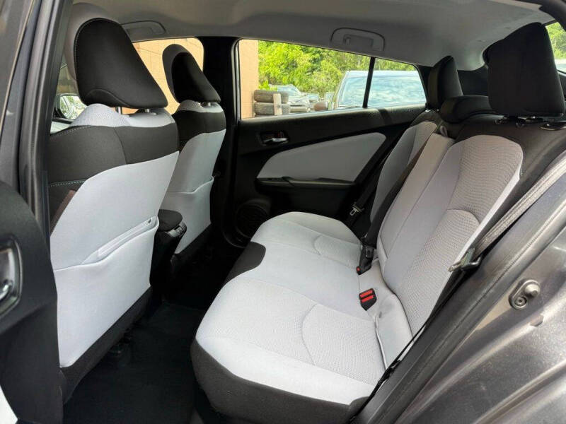 2019 Toyota Prius LE