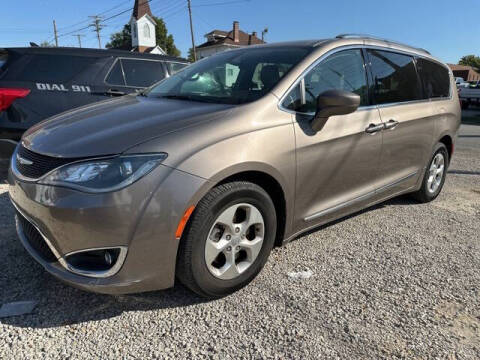 2017 Chrysler Pacifica Touring-L Plus Photo