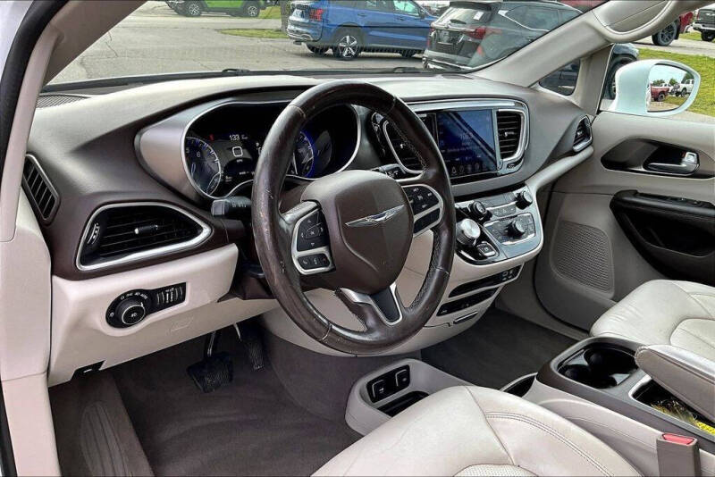 2017 Chrysler Pacifica Touring-L Plus