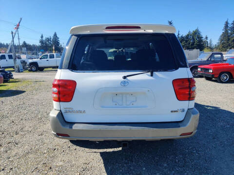 2004 Toyota Sequoia SR5