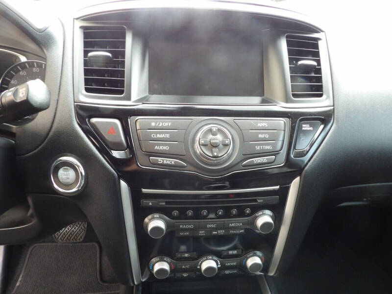 2017 Nissan Pathfinder SV