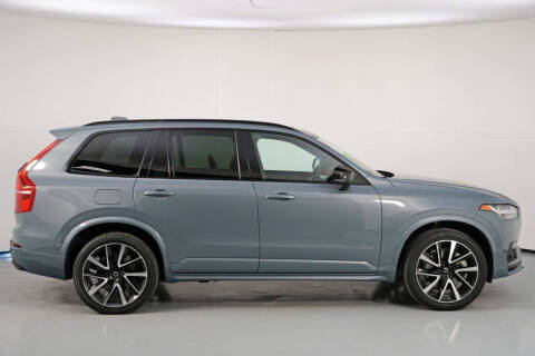 2023 Volvo XC90 Recharge T8 Ultimate Dark Theme