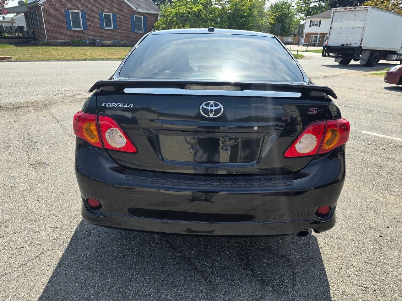 2009 Toyota Corolla for sale at QUEENSGATE AUTO SALES in York, PA