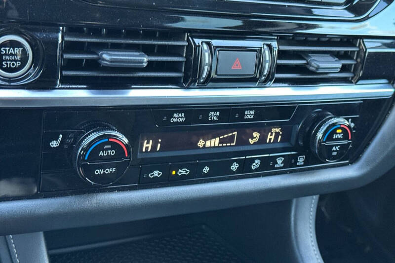 2024 Nissan Pathfinder SV