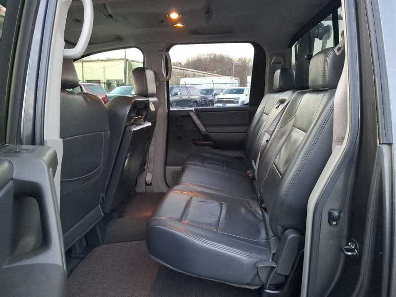 2004 Nissan Titan SE