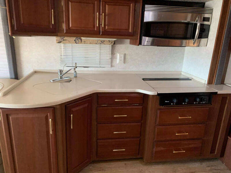 2004 Freightliner XC Chassis