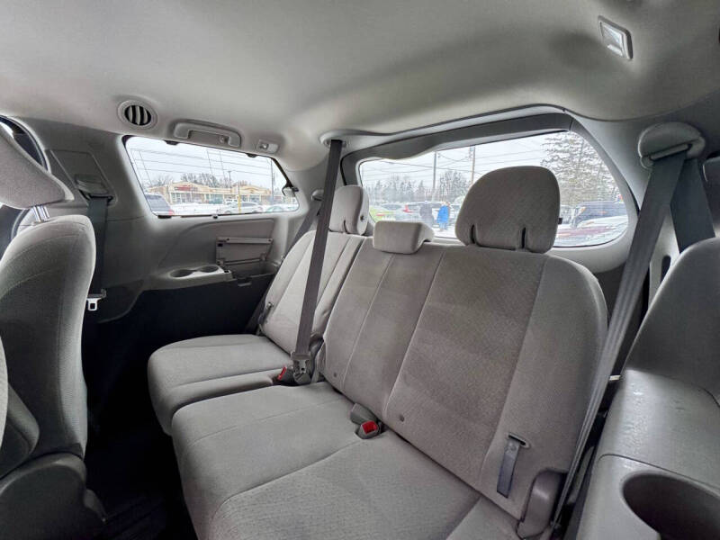 2015 Toyota Sienna LE 8-Passenger