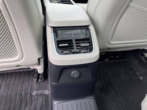 2023 Volvo XC90 Recharge T8 Ultimate Bright Theme 7P