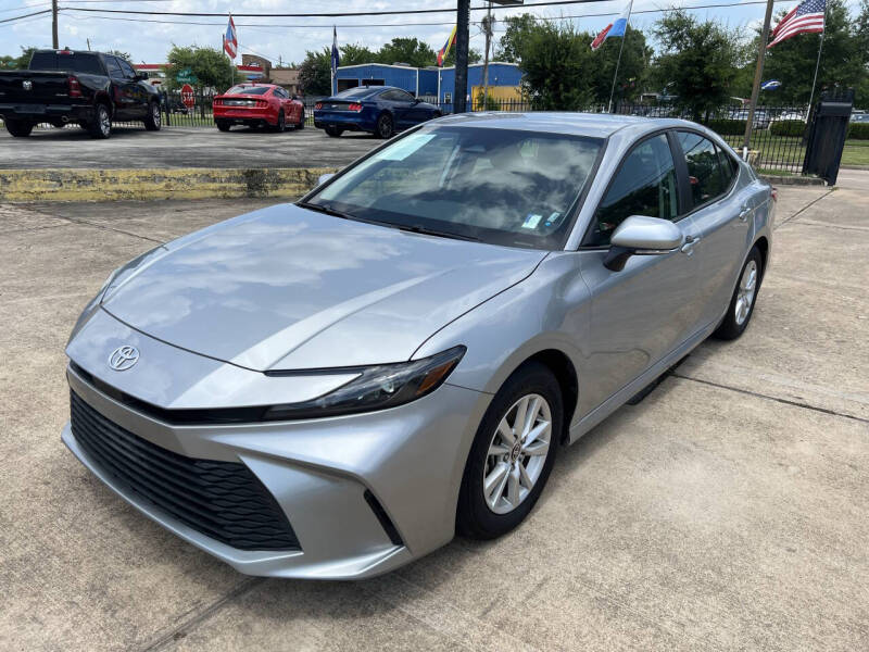 2025 Toyota Camry LE's photo