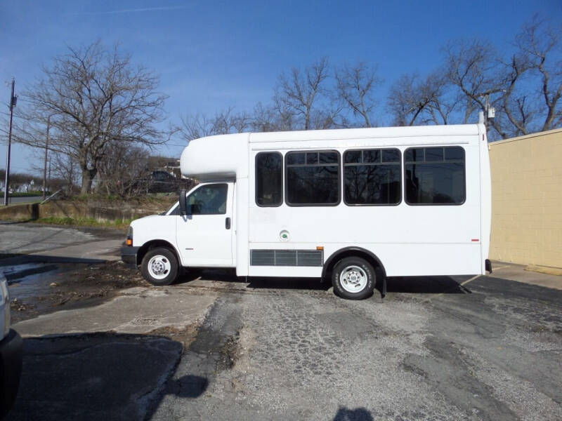 2008 Chevrolet Express Cutaway for sale at AUTO FLEET REMARKETING, INC. in Van Alstyne TX