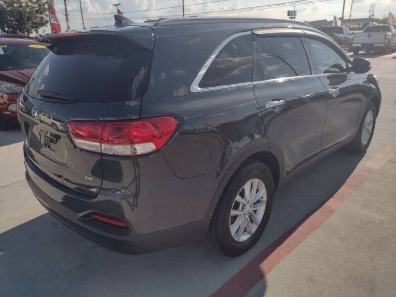 2017 Kia Sorento LX