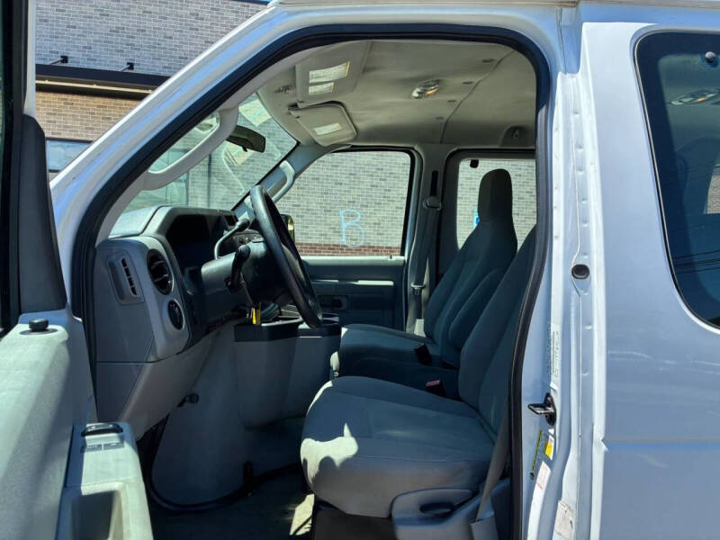 2013 Ford E-Series E-350 SD XLT