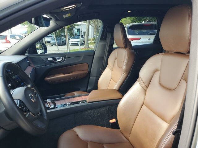 2023 Volvo XC60 B5 Plus Dark Theme