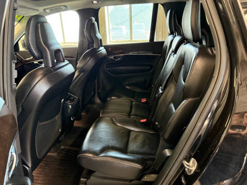 2016 Volvo XC90 T6 Momentum