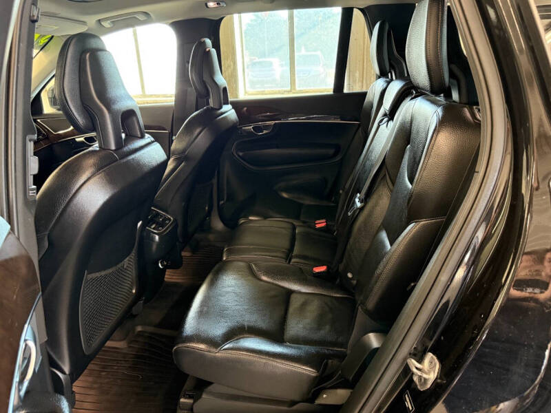 2016 Volvo XC90 T6 Momentum