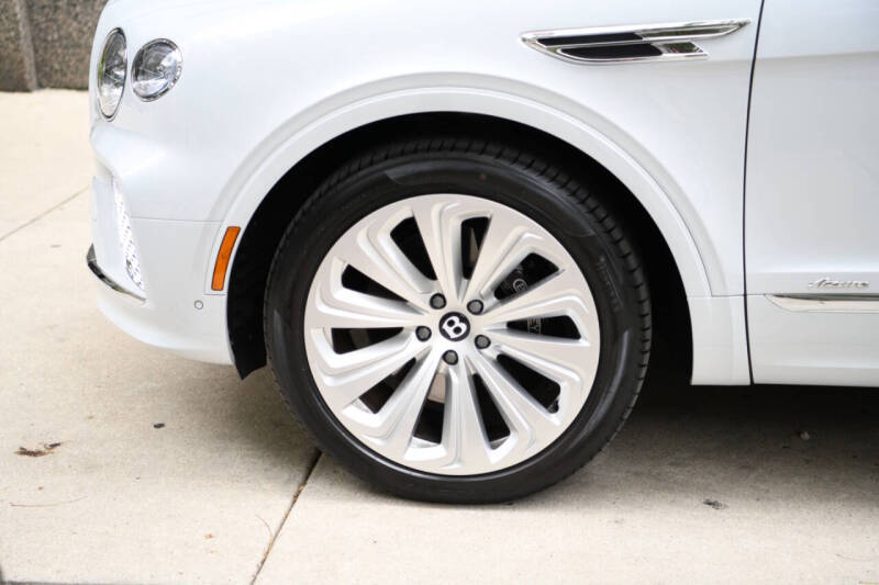 2024 Bentley Bentayga Azure V8