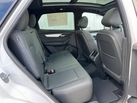 2025 VinFast VF8 Plus