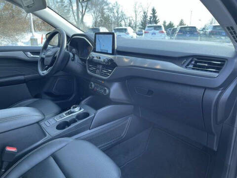 2022 Ford Escape Hybrid Titanium