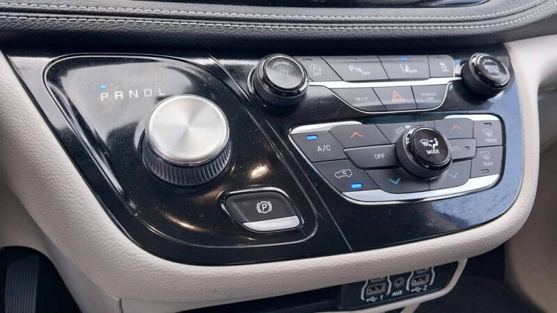 2022 Chrysler Pacifica Touring L