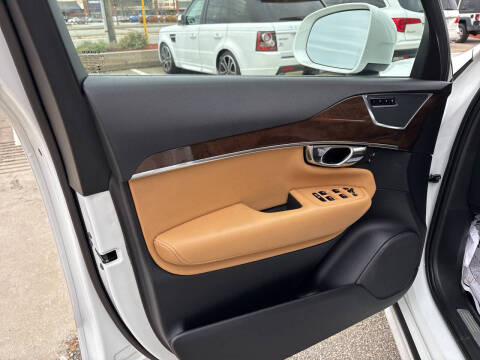 2016 Volvo XC90 T6 Momentum