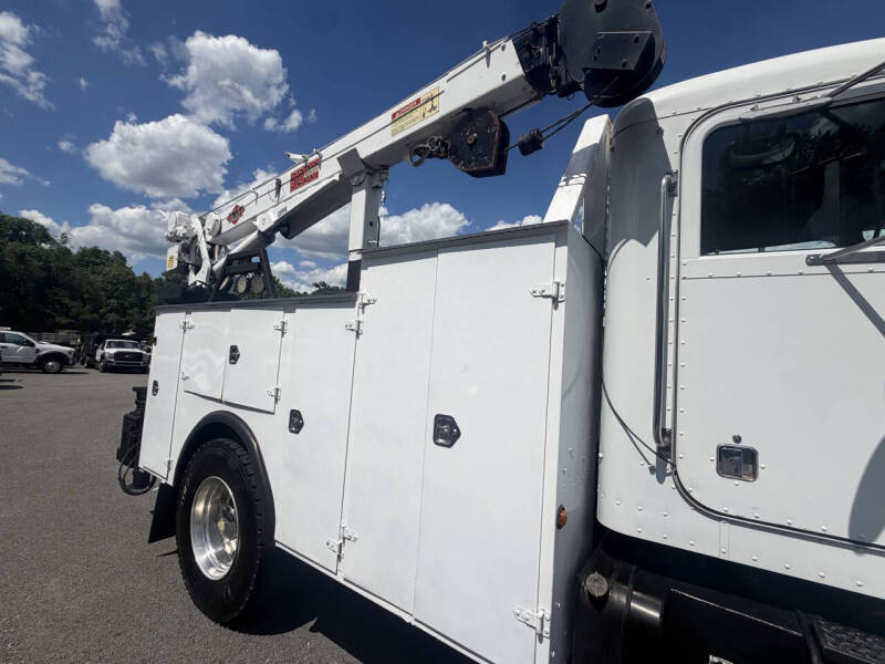 2001 Peterbilt 330