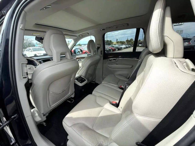 2016 Volvo XC90 T6 Momentum