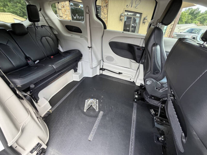 2022 Chrysler Pacifica Touring L
