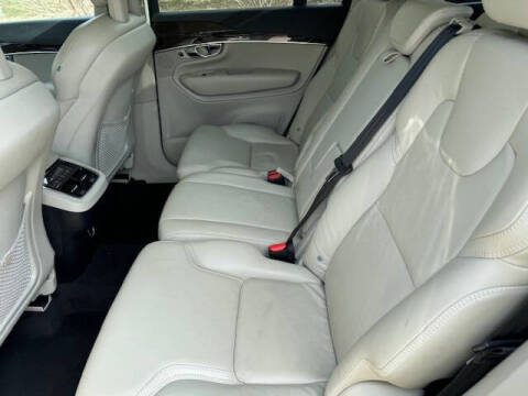 2016 Volvo XC90 T6 Momentum