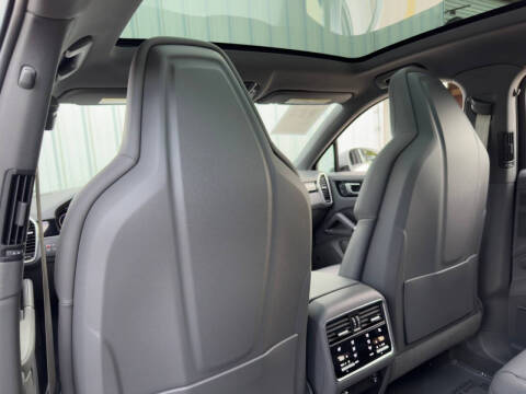 2023 Porsche Cayenne E-Hybrid Coupe