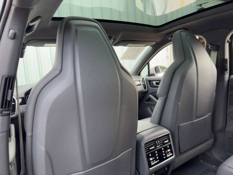 2023 Porsche Cayenne E-Hybrid Coupe